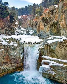 aharbal_waterfall_nigera_of_kashmir